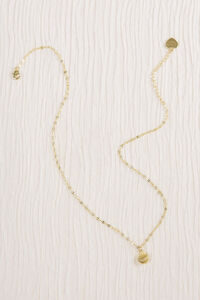 The Water Proof Collection Shell Necklace Detail 2 - Altar'd State