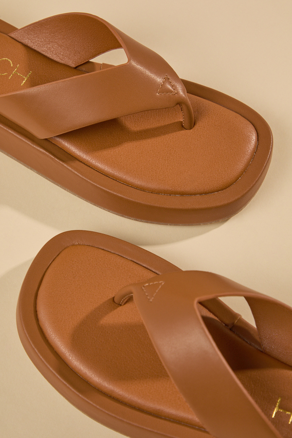 Matisse Malle Chunky Flip Flop Detail 2 - Altar'd State