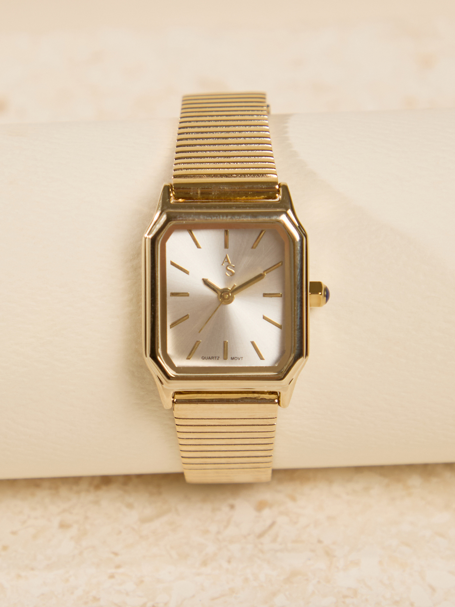 Gold Minimalist Rectangular Face Watch Rectangle Face Everyday Watch in Gold | Altar main image 3