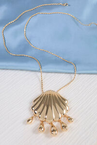Golden Tide Shell Pendant Necklace Detail 3 - Altar'd State