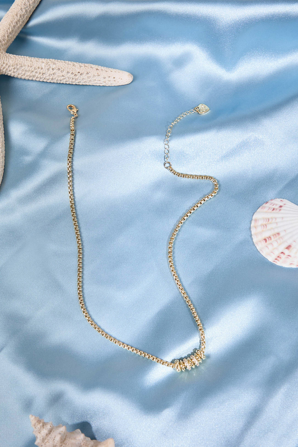 Wren Rondelle Chain Necklace Detail 2 - Altar'd State
