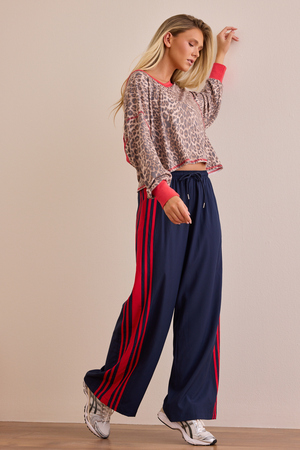 On Tempo Leopard Circle Back Tee - Altar'd State - 