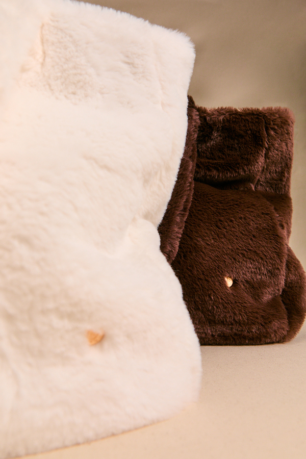 Alpine Plush Tote Detail 4 - Altar'd State