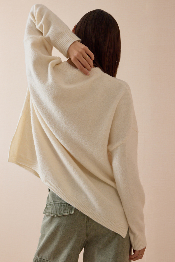 Leia Oversized Tunic Sweater Detail 5 - Altar'd State