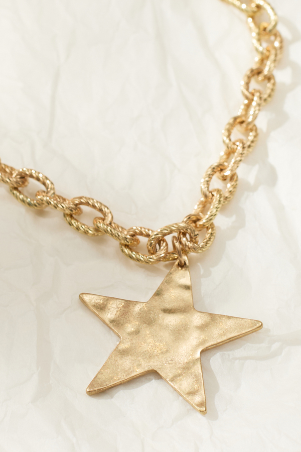 Worn Gold Hammered Star Necklace Detail 2 - Altar'd State