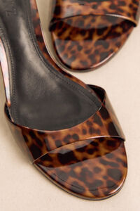 Naomi Mid Heel Detail 3 - Altar'd State