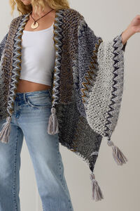 Auburn Knit Poncho Detail 2 - Altar'd State