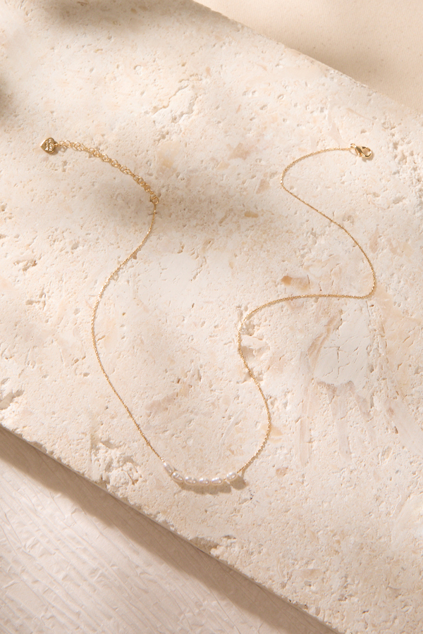 Golden Tide Pearl Slider Necklace Detail 2 - Altar'd State