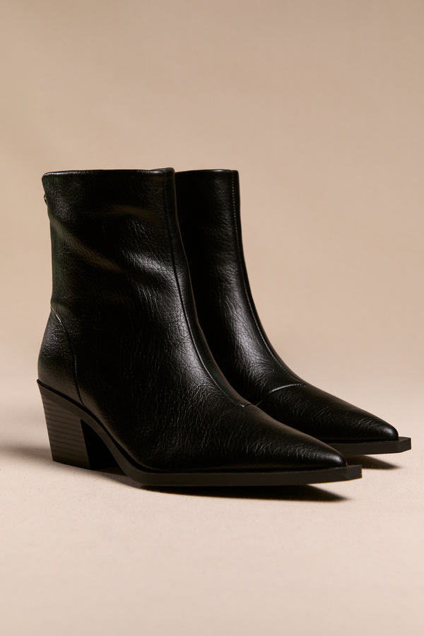 Black Pointed Bootie Detail 3 - Altar'd State