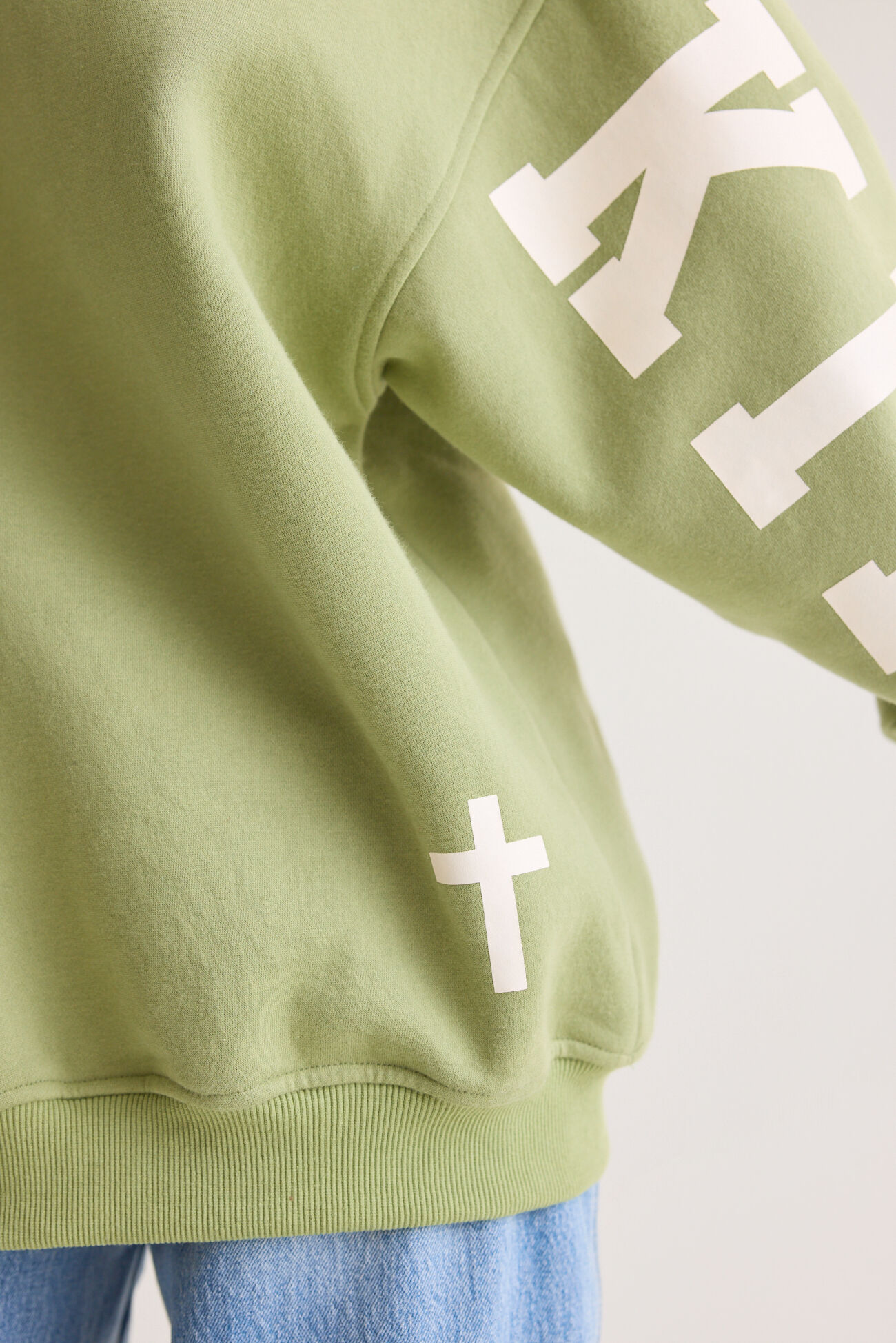 Jesus Is King Pullover