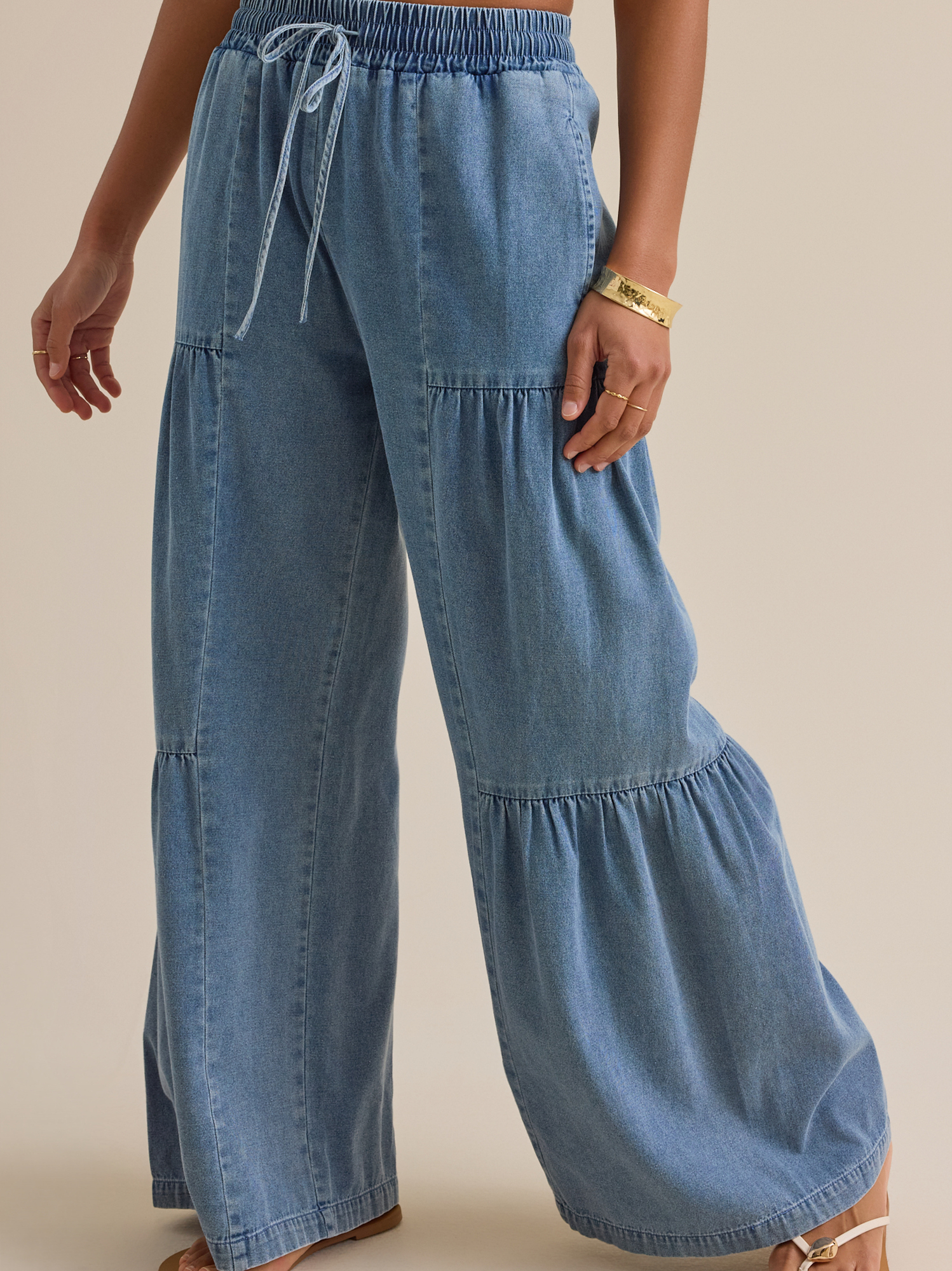 Tillie Wide Leg Pant in Light Wash | Altar'd State