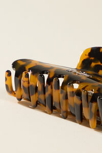 Tortoise Shell Claw Clip Detail 3 - Altar'd State