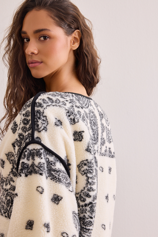Mountain Bandana Sherpa Jacket Detail 6 - Altar'd State