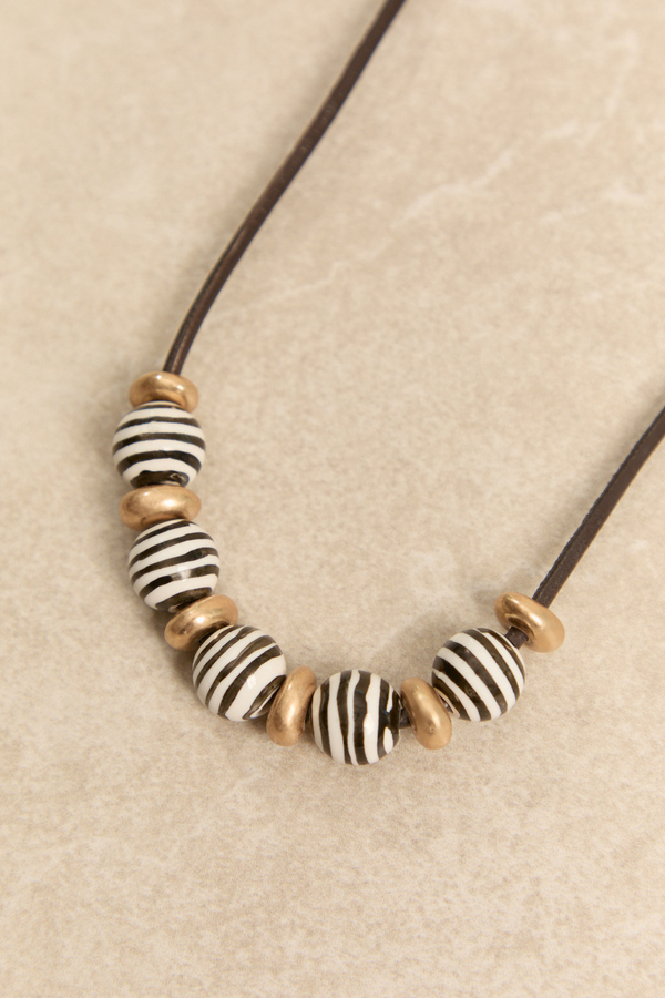 Brynn Striped Bead Necklace Detail 3 - Altar'd State