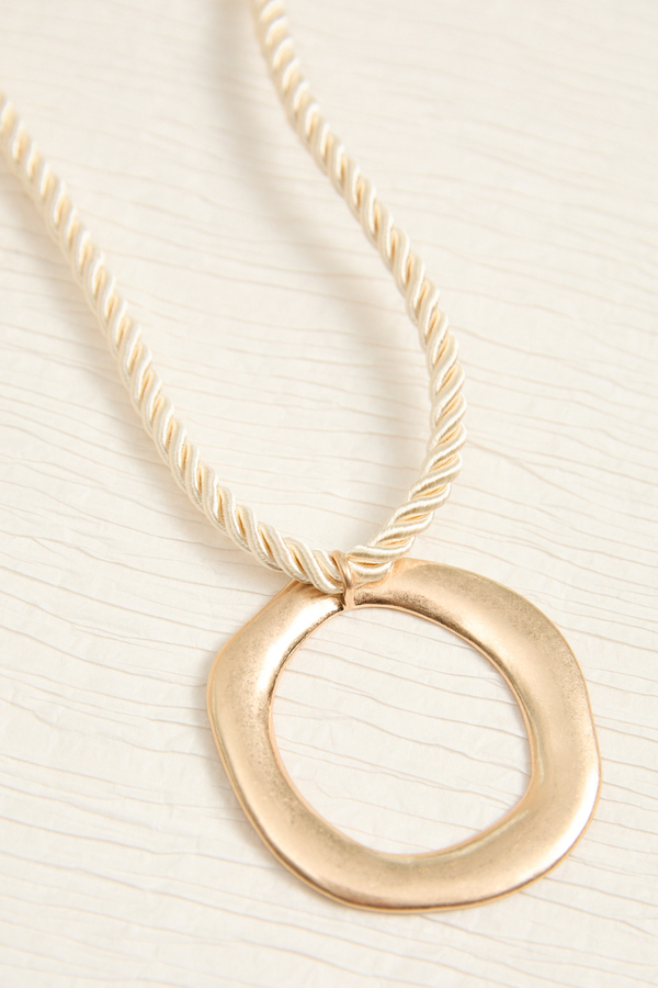 Alyson Circle Necklace Detail 2 - Altar'd State