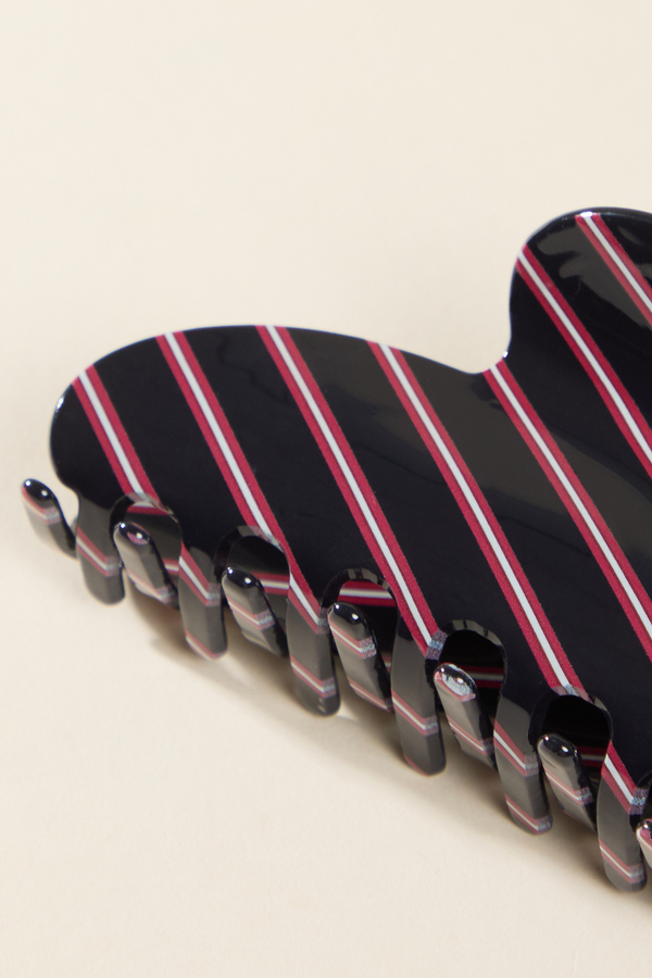 Navy Red Claw Clip Detail 2 - Altar'd State