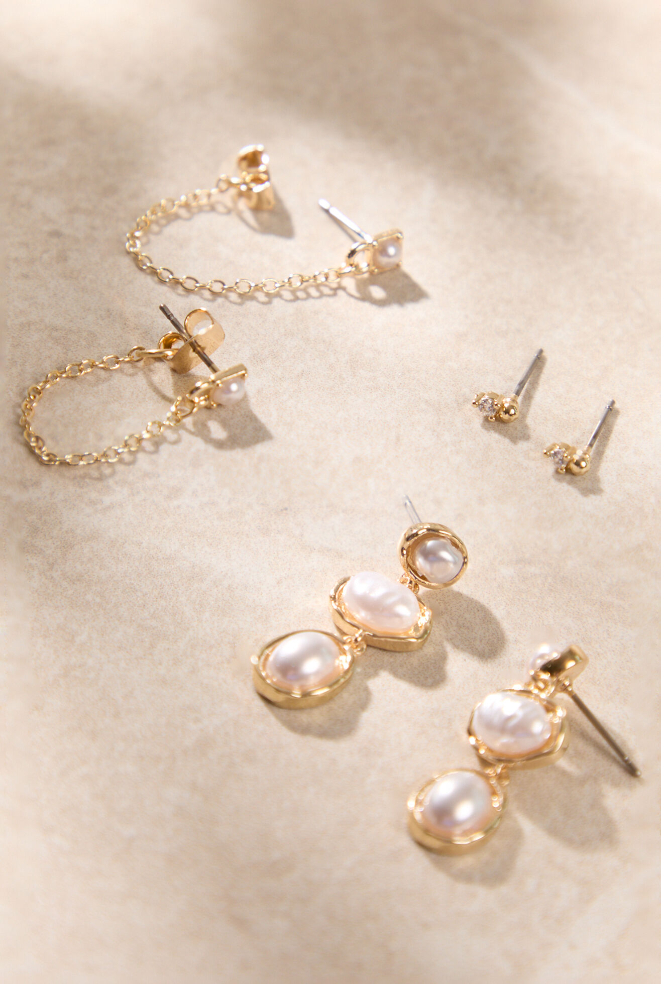 Bezel Pearl Chain Earring Set
