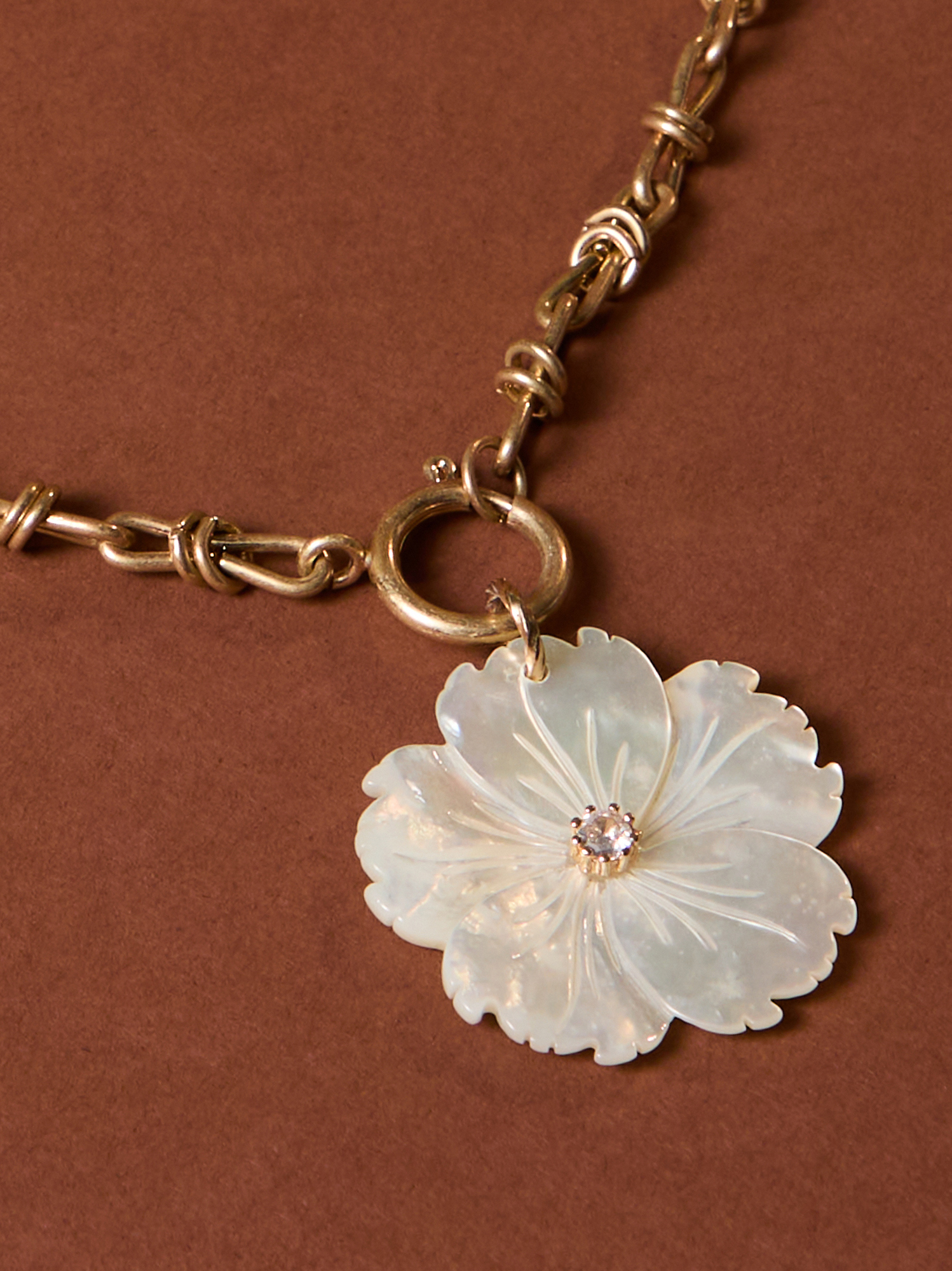 Metal Link Flower Necklace in Gold | Altar display picture 2