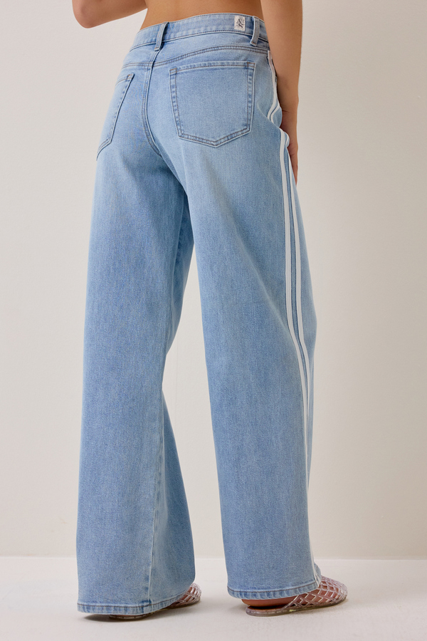 Skylar Side Stripe Jeans Detail 5 - Altar'd State