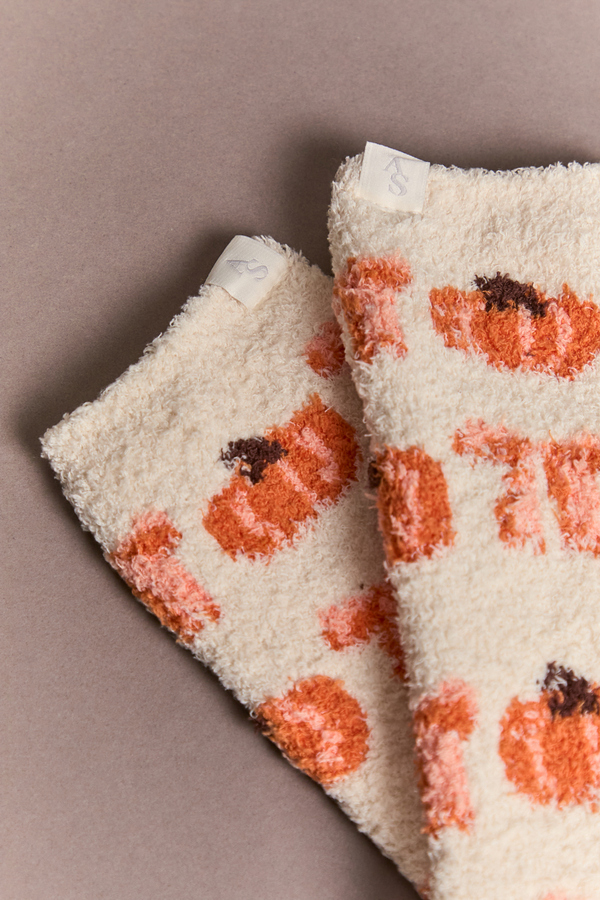 Autumn Pumpkin Fuzzy Socks Detail 2 - Altar'd State