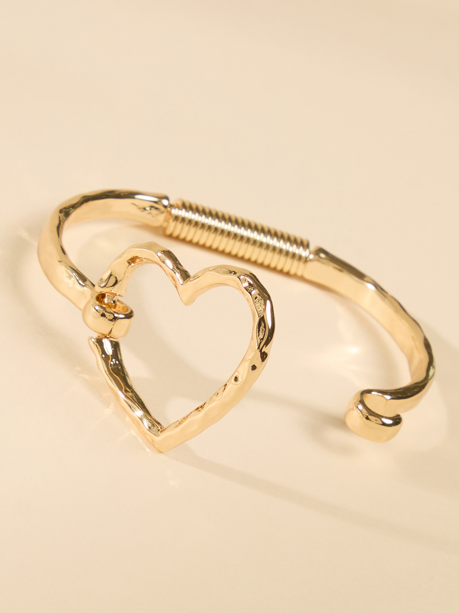 Maeve Hammered Heart Bangle in Gold │Altar