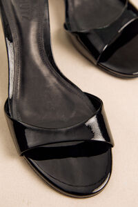 Naomi Mid Heel Detail 3 - Altar'd State