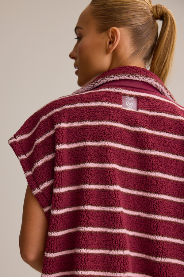 Apr&egrave;s Stripe Sherpa Vest Detail 6 - Altar'd State