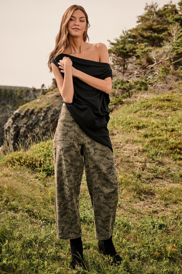 Winslet Camo Barrel Pant - Altar'd State