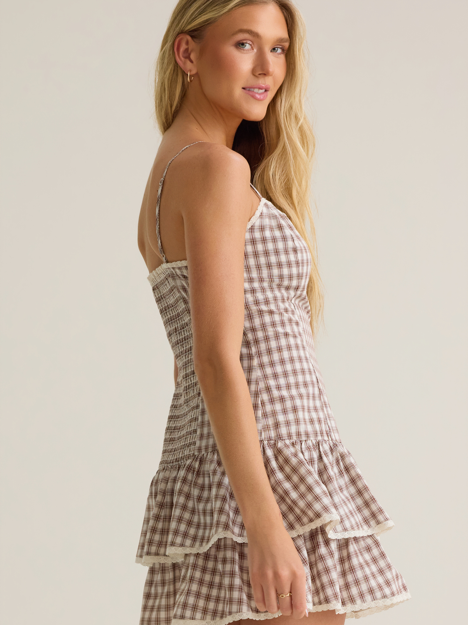 sanaly mini dress in mini gingham brown Dani With a cutesy gingham 2502 ESST black and gold metallic Size:xlarge