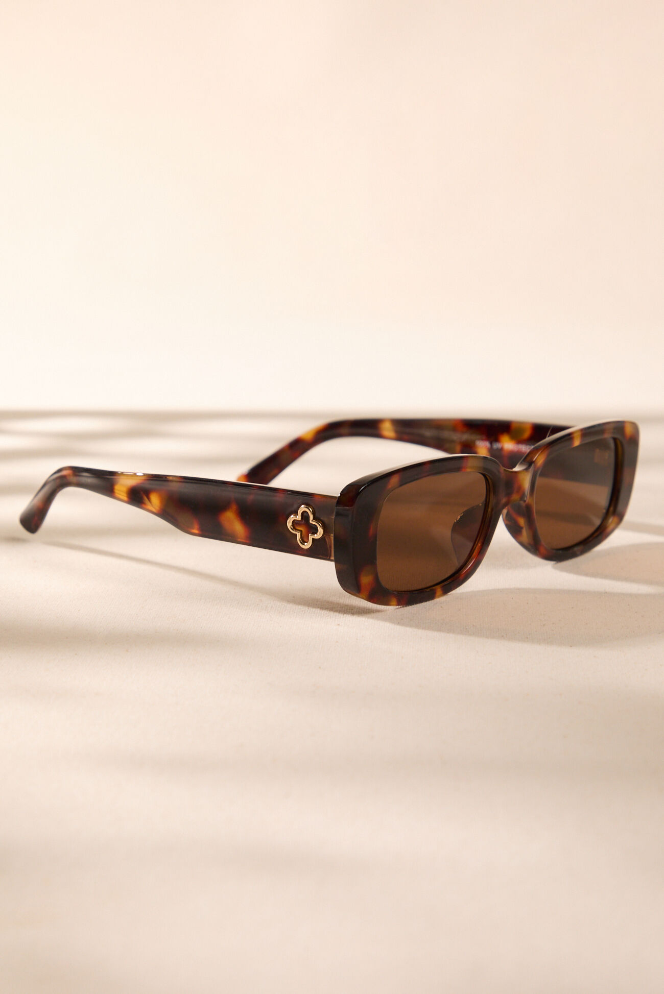 Versailles Clover Sunnies