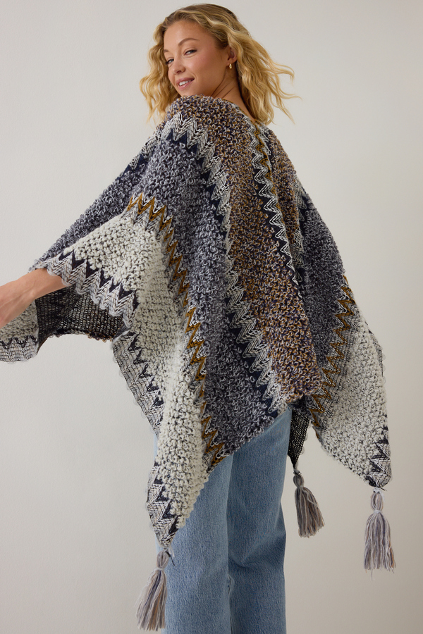 Auburn Knit Poncho Detail 5 - Altar'd State