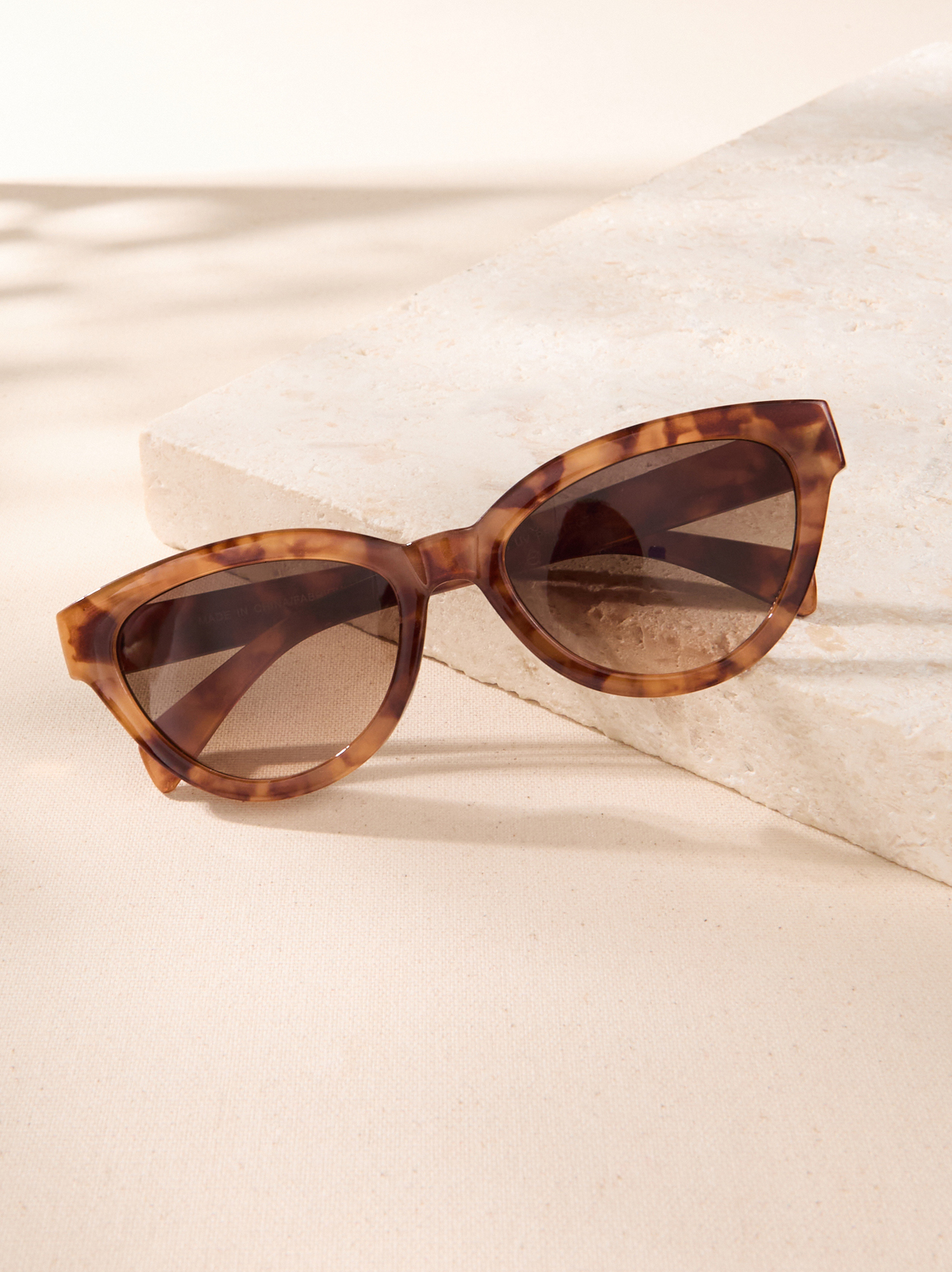 Moxie Cat-Eye Sunglasses in Tortoise | Altar'd State