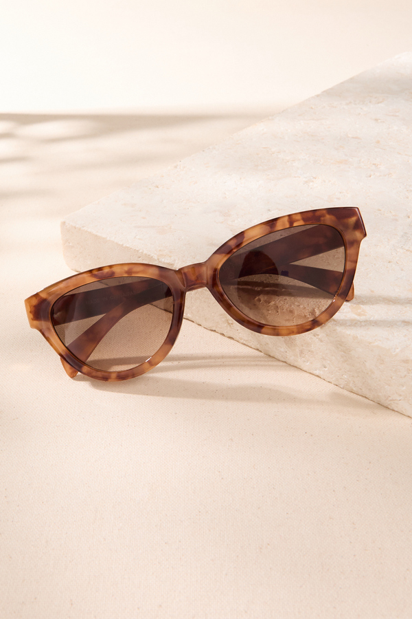 Moxie Cat-Eye Sunglasses Detail 2 - Altar'd State