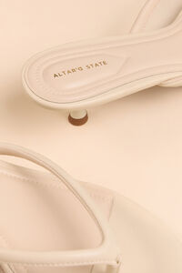 Positano Flip Flop Kitten Heel Detail 3 - Altar'd State