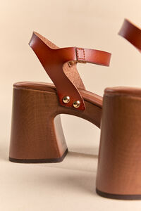 Debbie Brown Heel Detail 4 - Altar'd State