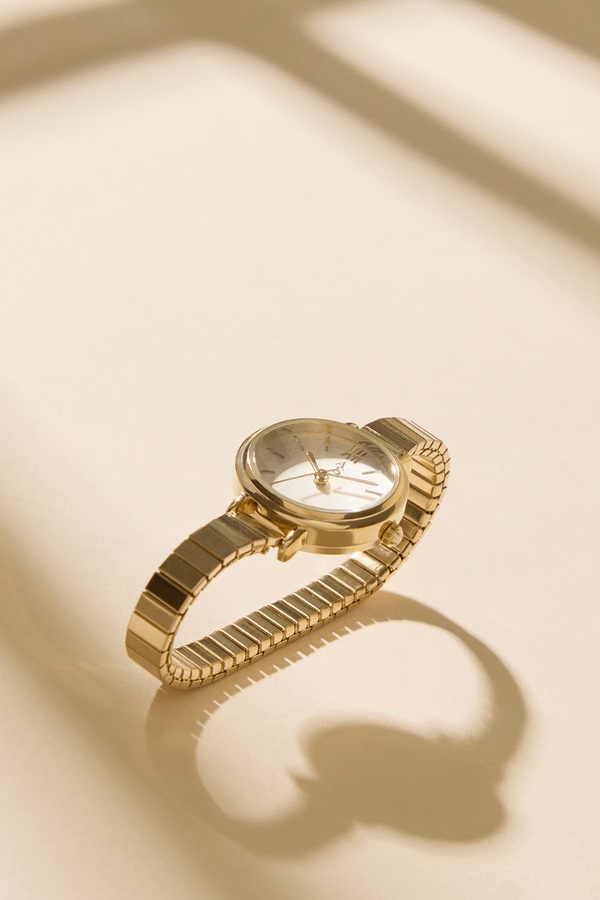 Dainty Round Stretch Watch Detail 4 - Altar'd State