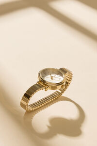 Dainty Round Stretch Watch Detail 4 - Altar'd State