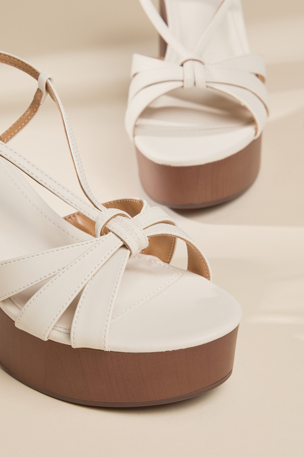 DV Willomena Sandal Detail 4 - Altar'd State