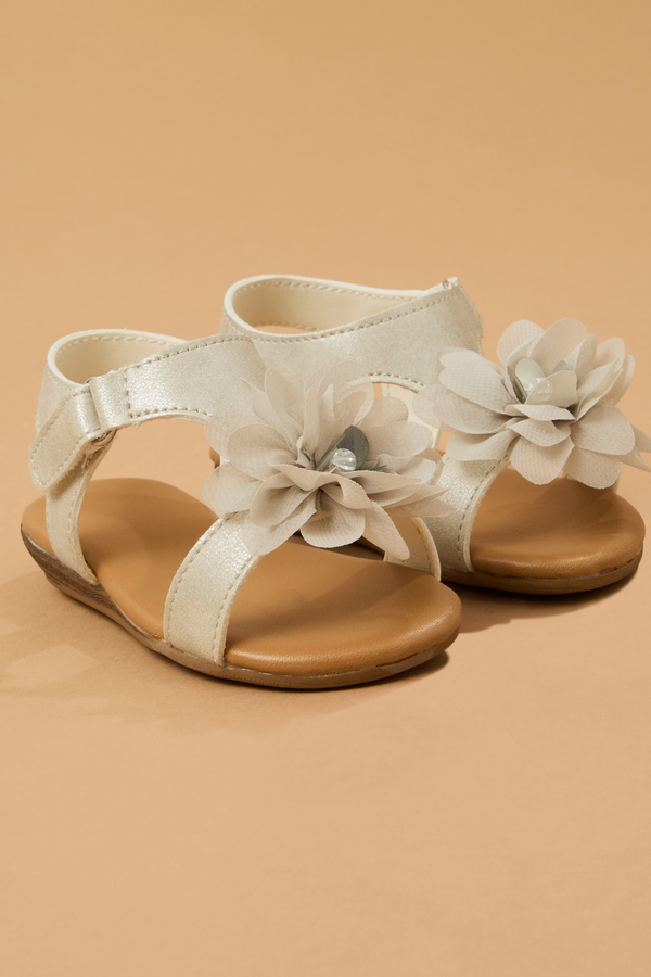 Giselle Flower Sandal Detail 2 - Altar'd State