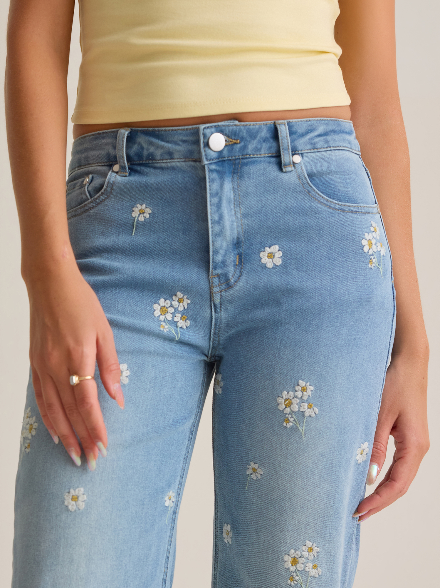 Lessie Daisy Jeans in Light Wash | Altar'd State