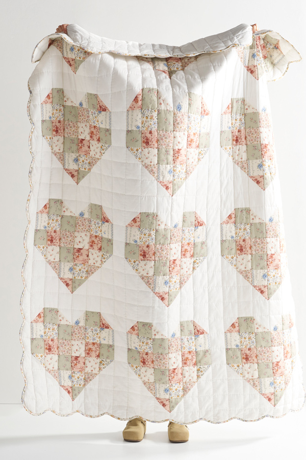 Aubrie Floral Quilt Detail 1 - Altar'd State