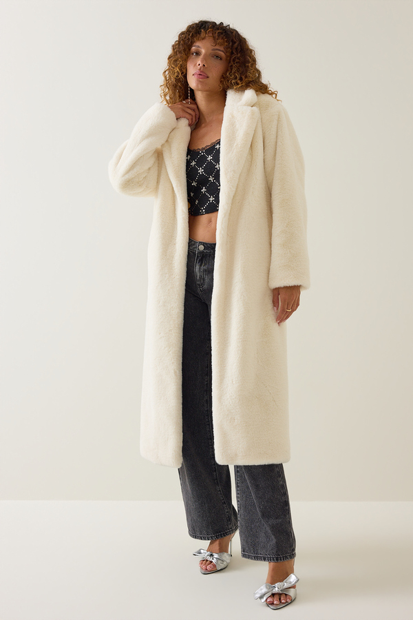Kellie Long Faux Fur Coat Detail 3 - Altar'd State