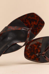 Marbella Tortoise Heel Detail 5 - Altar'd State