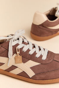Sasha Sneakers Detail 3 - Altar'd State