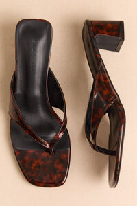 Marbella Tortoise Heel Detail 3 - Altar'd State