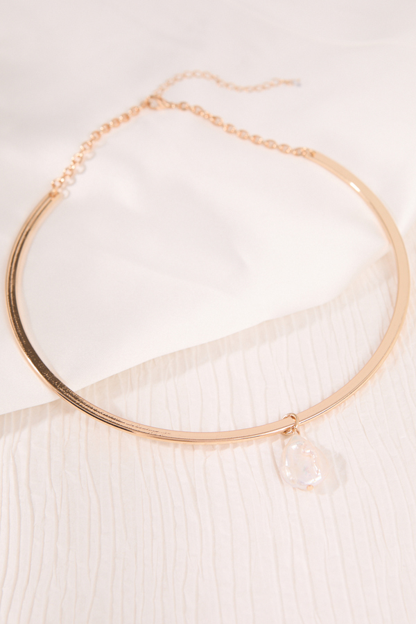 Pearl Drop Collar Charm Necklace Detail 2 - Altar'd State