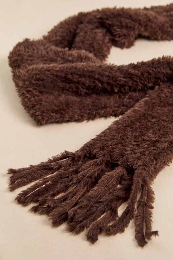 Malani Faux Fur Scarf Detail 2 - Altar'd State