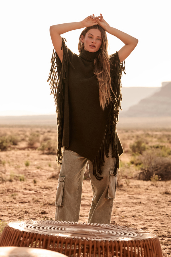 Emmaline Fringe Poncho Detail 6 - Altar'd State