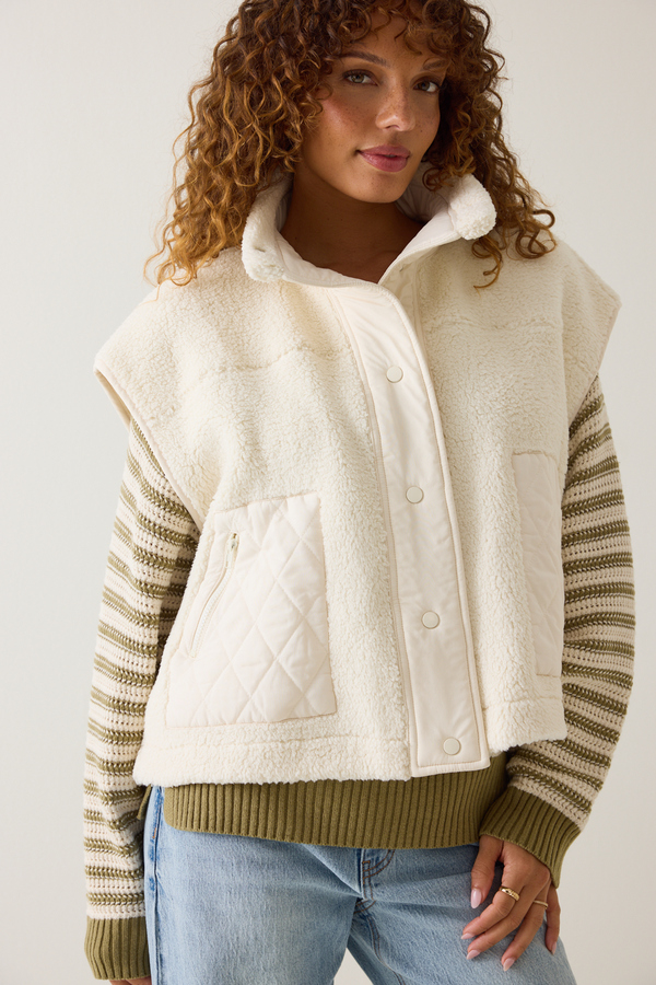 Kaia Sherpa Vest Detail 4 - Altar'd State