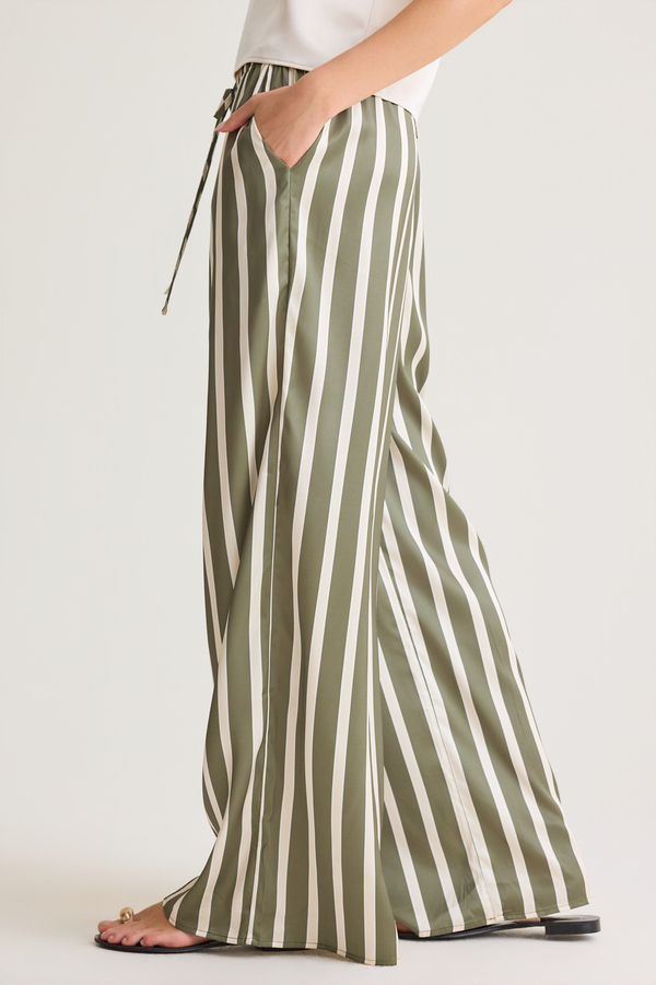 Gracyn Striped Pants Detail 3 - Altar'd State